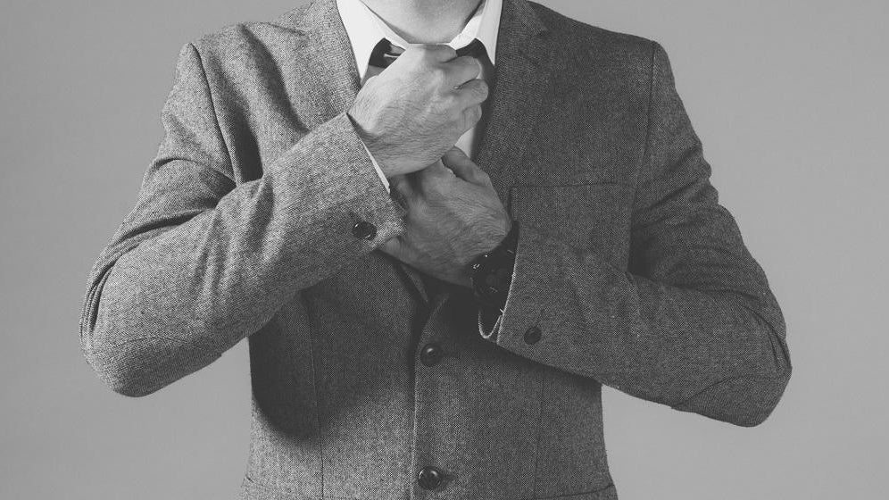 A Simple Guide to Suit Button Rules for Men