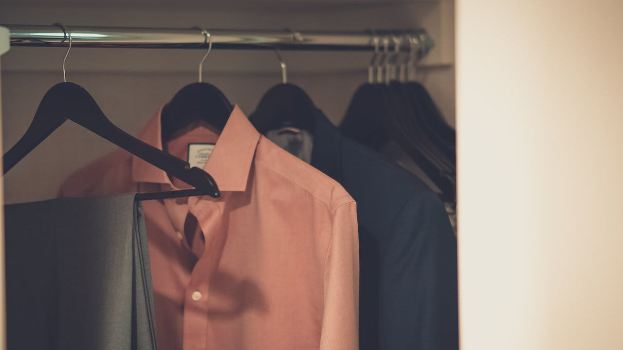 Best Suit Materials for Hot Weather