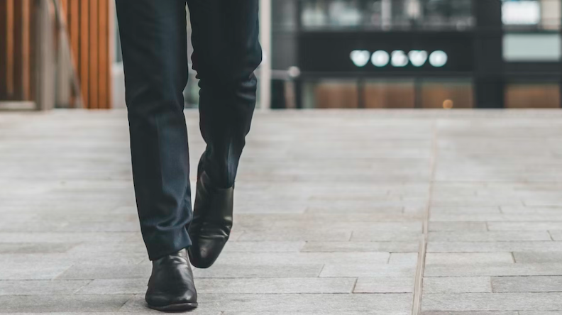 What Color Shoes to Wear with Black Trousers