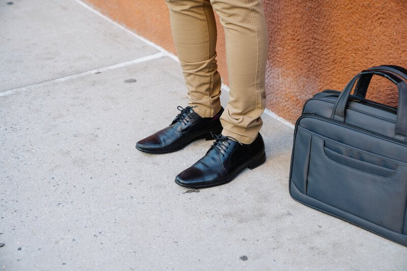 What Color Shirt Goes with Tan Pants?
